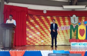 As part of  â€œBharat Ek Parichayâ€ initiative and 150th birth anniversary of celebrations of Mahatma Gandhi, High Commissioner, H E Mr Birender Singh Yadav visited Delhi Public School in Tema, Ghana on 23 May, 2019. He gifted a set of books to the School to be put in an â€œIndia Cornerâ€ in the Library of the school.  In his address to the School students and the teachers, High Commissioner spoke about the teachings of Mahatma Gandhi and the importance of the two basic principles of his life â€œTruth and Non Violenceâ€.