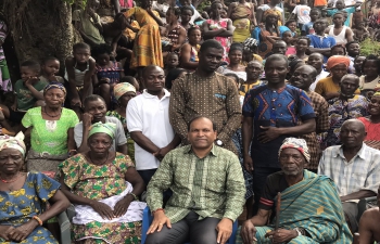 High Commissioner visited ‘hanging village’ Shiare in the mountains & Talawudu rocky beach on Volta Lake