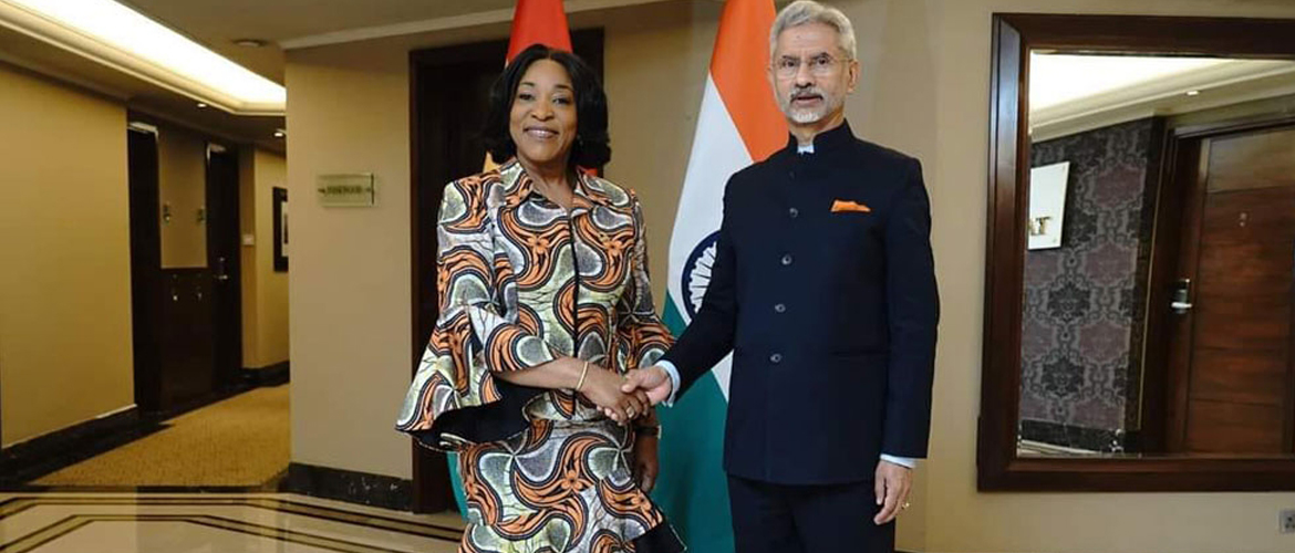 EAM Dr. Jaishankar met FM Shirley Ayorkor Botchwey of Ghana on sidelines of the Raisina
Dialogue 2024 in New Delhi.